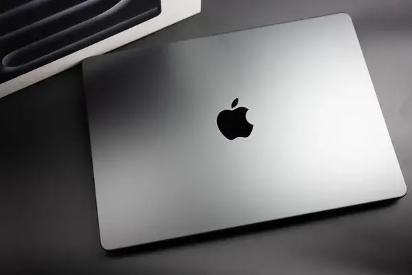 Створення скріншота на MacBook за допомогою гарячих клавіш та інструментів