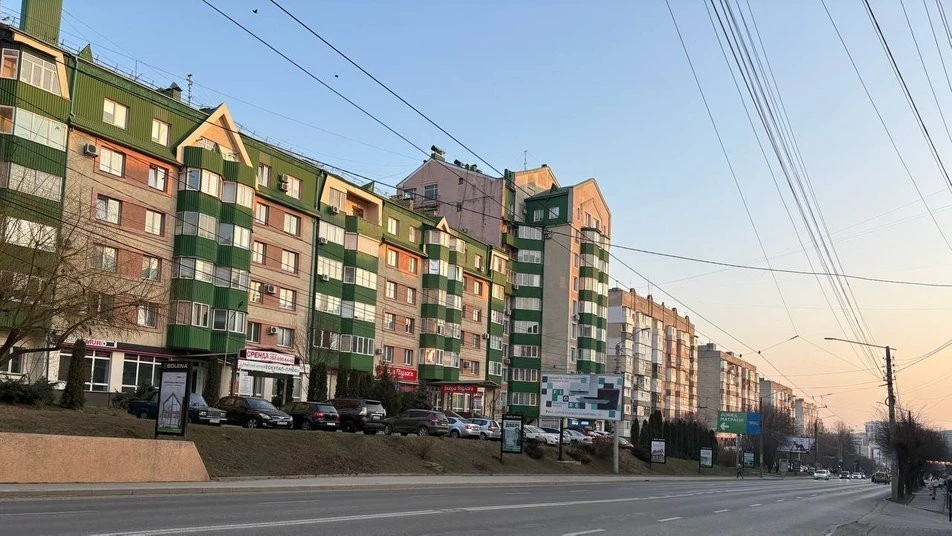 Покрівлі під тиском негоди: як чернівчанам домогтися ремонту за кошти громади