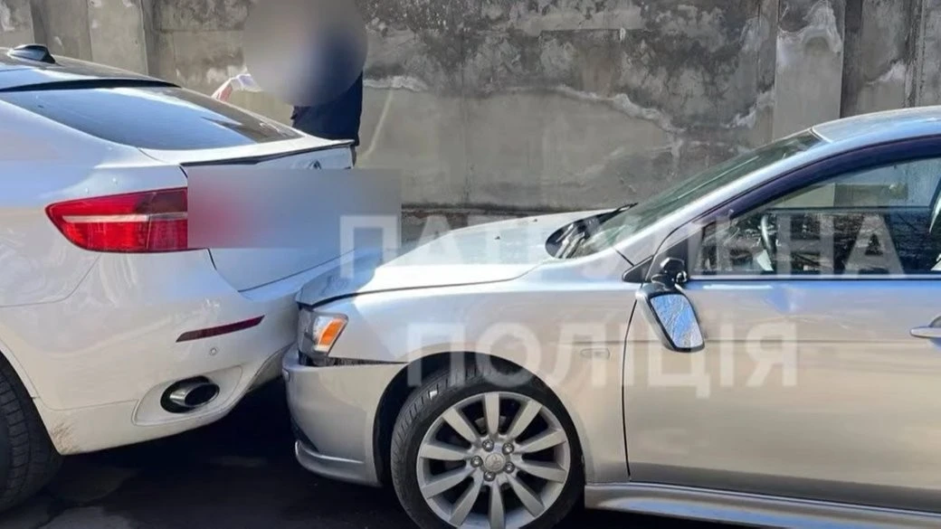 П’ять протоколів за один виїзд: у Чернівцях затримали нетверезого водія після серії зіткнень та наїзду на людей
