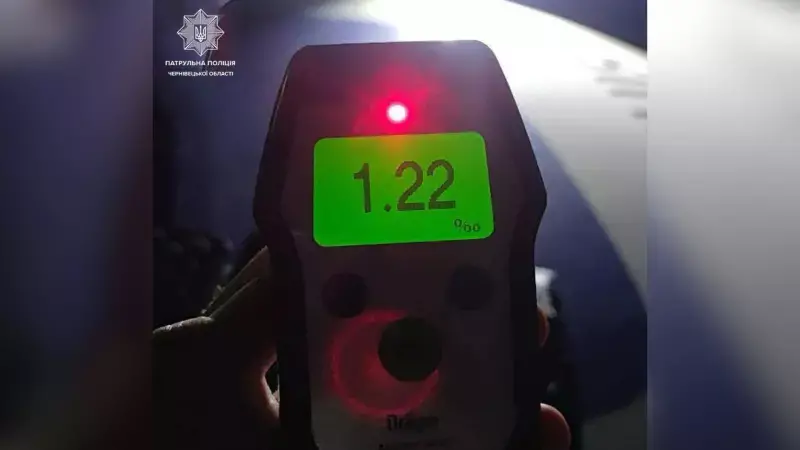 Нічні розваги у Чернівцях: 18-річного порушника-рецидивиста зупинили патрульні