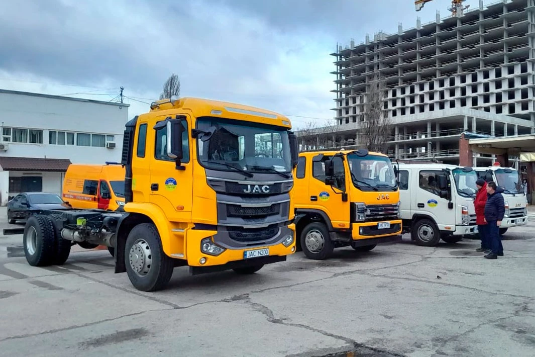Вантажівки JAC: типи та модифікації, які використовуються в українському бізнесі