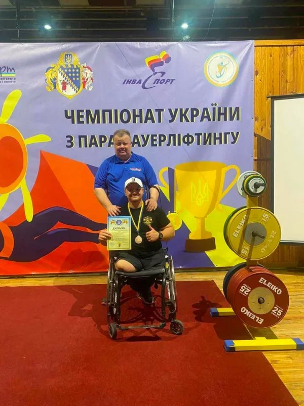 Медальний успіх на всеукраїнській арені: буковинський ветеран здобув нагороду з парапауерліфтингу